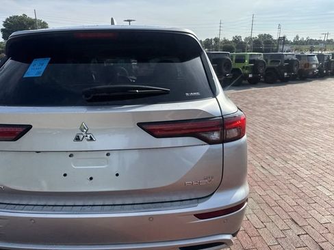 Used 2025 Mitsubishi Outlander SE AWD/4WD image 11