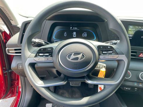 Used 2025 Hyundai Elantra SE image 40