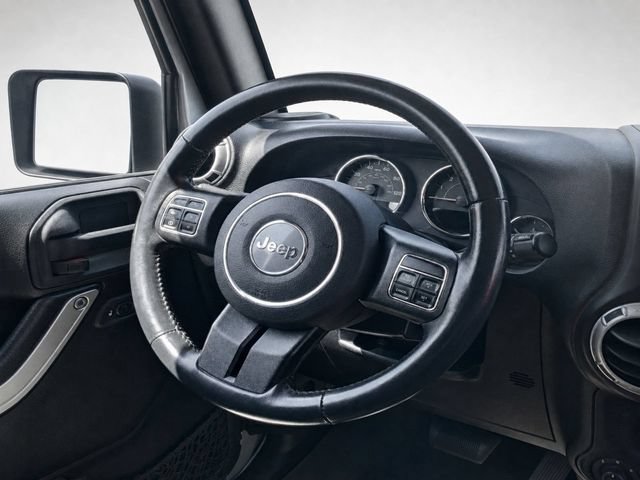 Used 2015 Jeep Wrangler Unlimited Rubicon w/ Connectivity Group AWD/4WD image 24