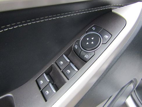 Used 2024 Ford Explorer XLT w/ Equipment Group 202A AWD/4WD image 21