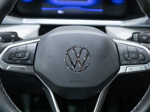 New 2026 Volkswagen Taos SE image 15