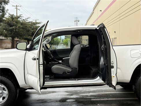 Used 2022 Toyota Tacoma SR RWD image 23