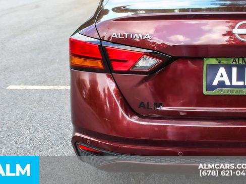 Used 2024 Nissan Altima 2.5 SV FWD image 12