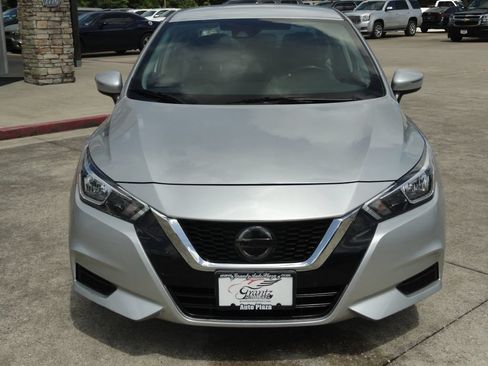 Used 2020 Nissan Versa SV FWD image 2