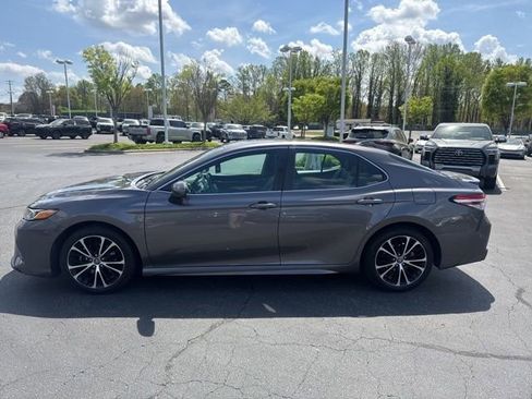Used 2020 Toyota Camry SE FWD image 4