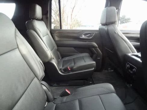 Used 2021 Chevrolet Suburban LT image 9