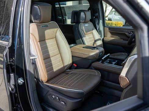 New 2026 GMC Yukon XL Denali Ultimate AWD/4WD image 9