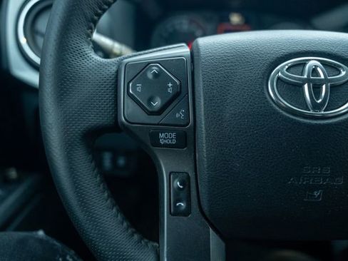 Used 2022 Toyota Tacoma TRD Off-Road image 25