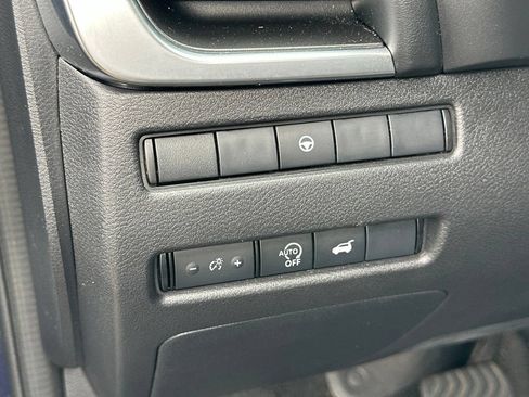 Used 2025 Nissan Rogue SV AWD/4WD image 43