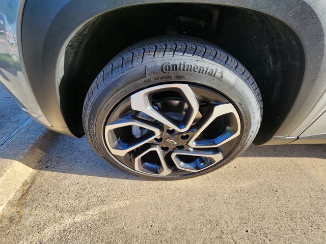 Used 2026 Chevrolet Trax RS w/ Sunroof Package FWD image 9