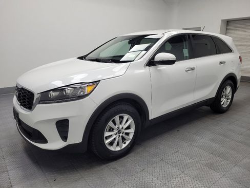 Used 2019 Kia Sorento FWD V6 image 2