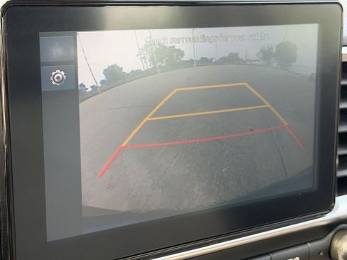 Used 2025 Hyundai Venue SEL FWD image 18