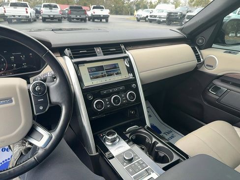 Used 2018 Land Rover Discovery HSE AWD/4WD image 15