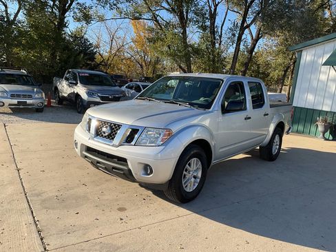 Used 2017 Nissan Frontier SV image 5