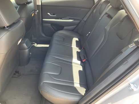 New 2025 Hyundai Elantra Limited image 13