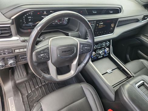 Used 2022 GMC Yukon Denali w/ Denali Premium Package AWD/4WD image 10
