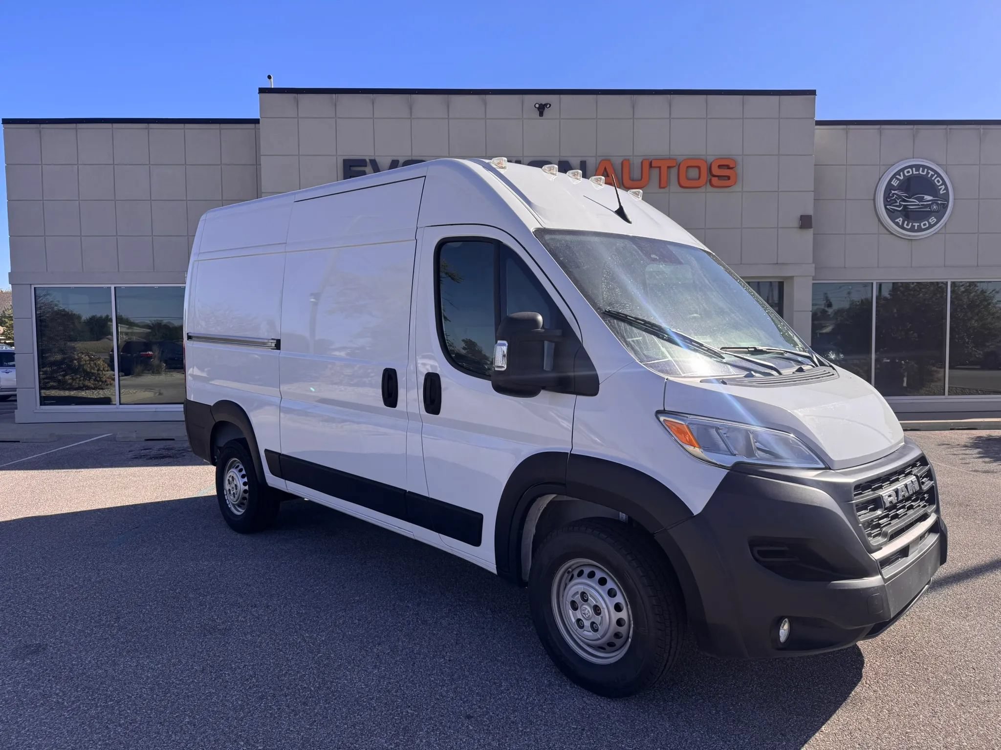 Used 2024 RAM ProMaster 2500 w/ Convenience Group FWD image 2