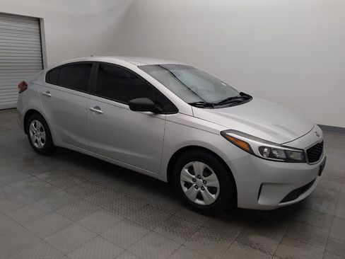 Used 2017 Kia Forte LX image 11