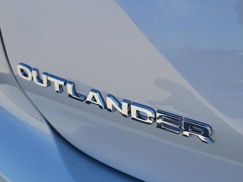 New 2026 Mitsubishi Outlander ES FWD image 9