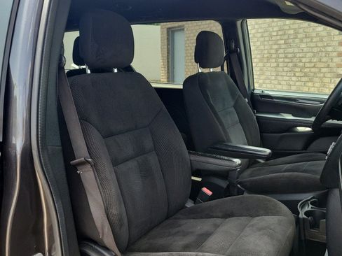 Used 2019 Dodge Grand Caravan SE FWD image 19