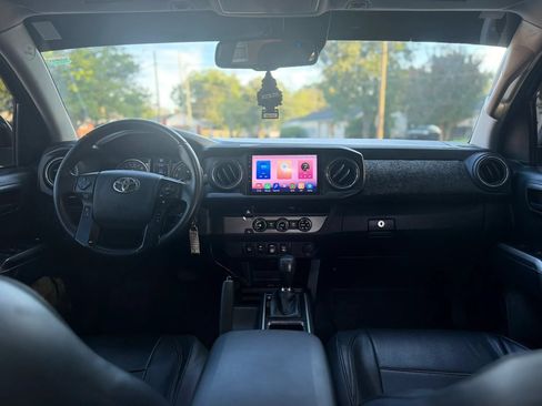 Used 2018 Toyota Tacoma SR5 RWD image 14