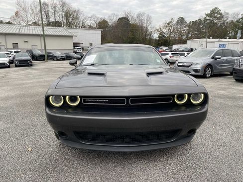 Used 2018 Dodge Challenger SXT image 3