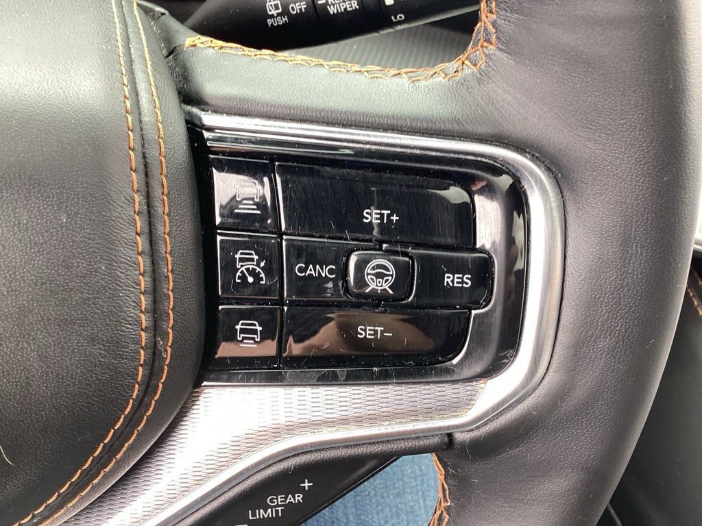 Used 2023 Jeep Grand Wagoneer L Series III w/ Rear Seat Video Group 1 AWD/4WD image 24