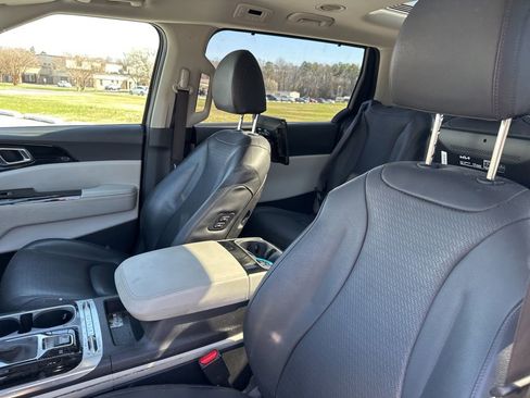 Certified 2024 Kia Carnival SX Prestige image 10