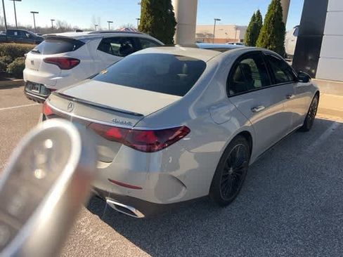 Used 2025 Mercedes-Benz E 350 4MATIC Sedan image 17