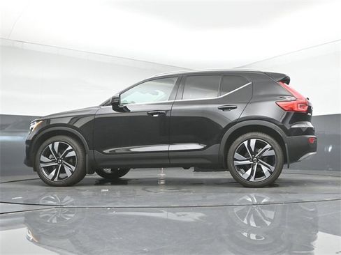 Used 2024 Volvo XC40 B5 Plus w/ Protection Package Premier image 40