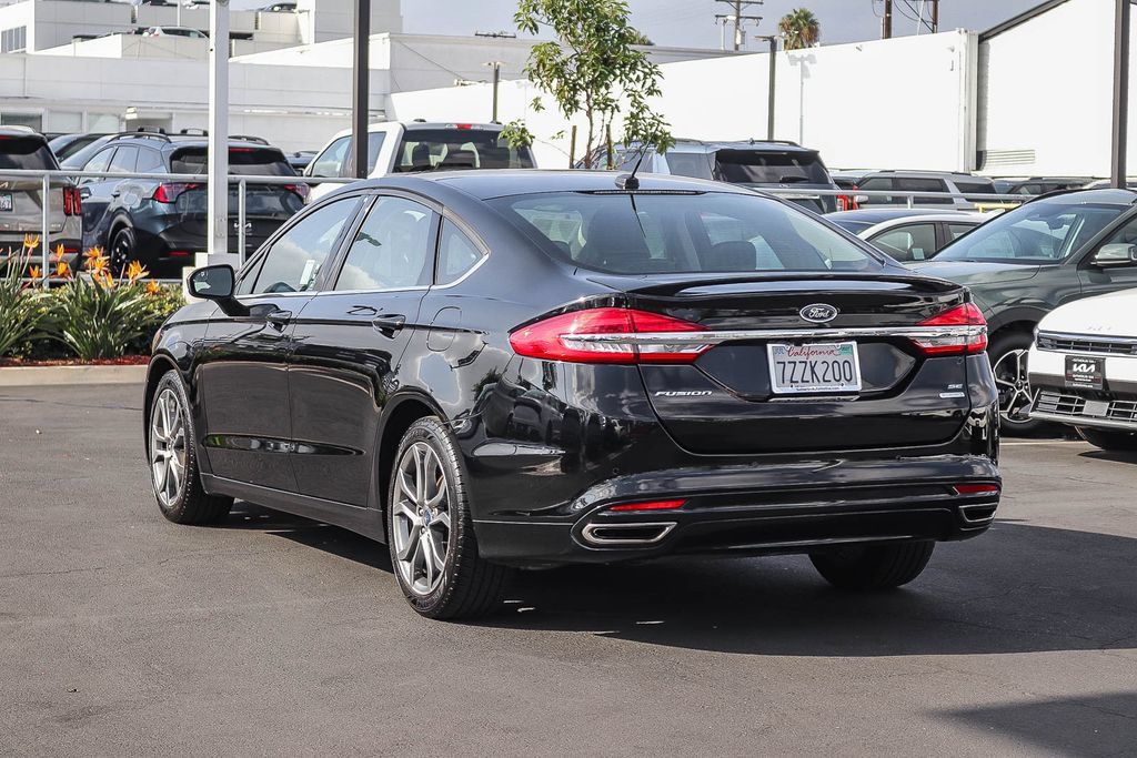 Used 2017 Ford Fusion SE w/ Equipment Group 201A FWD image 7
