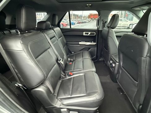 Used 2022 Ford Explorer XLT w/ Equipment Group 202A image 15