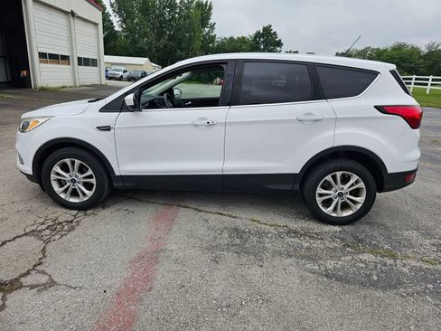 Used 2019 Ford Escape SE FWD image 4