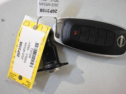 Used 2025 Nissan Rogue SV AWD/4WD image 24