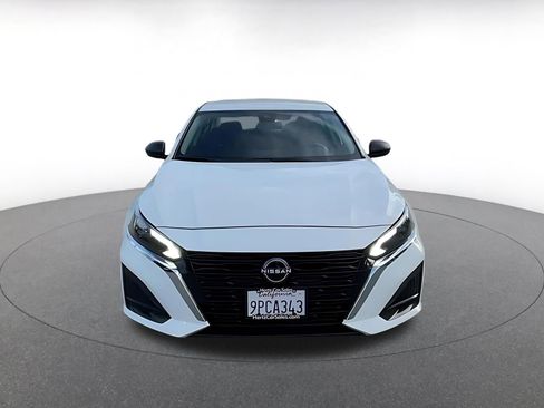 Used 2025 Nissan Altima 2.5 SV image 4