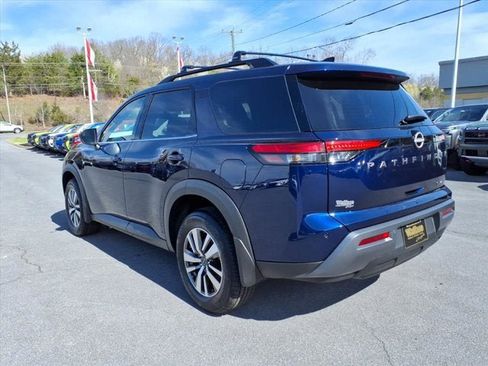 New 2026 Nissan Pathfinder SL image 3