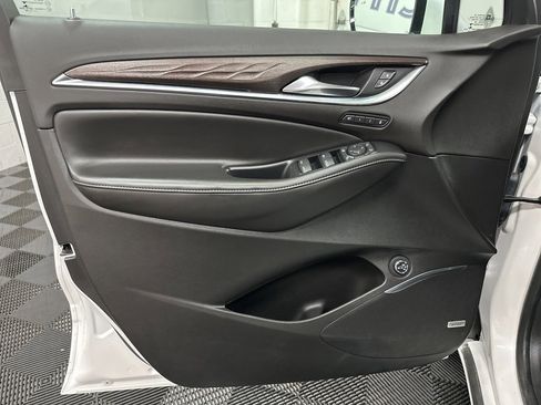 Used 2022 Buick Enclave Avenir w/ Avenir Technology Package image 18