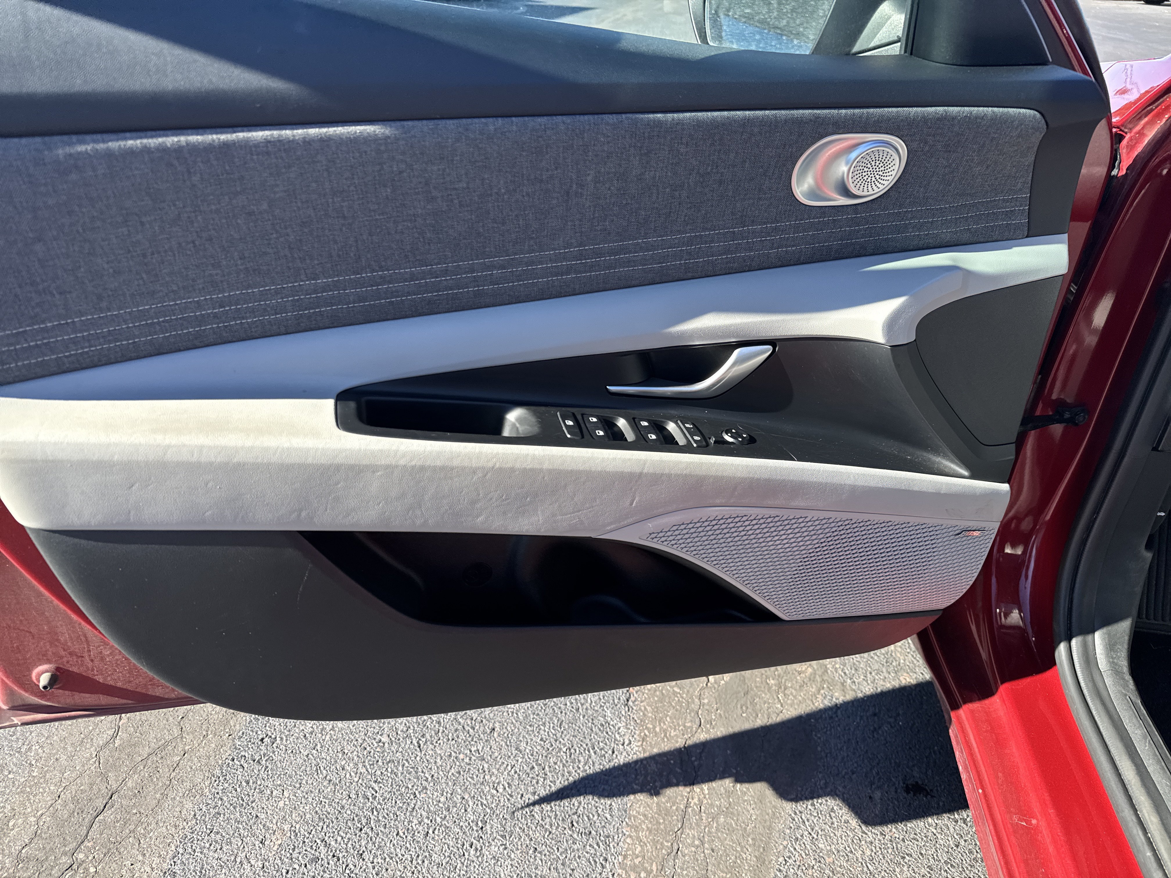 Used 2024 Hyundai Elantra Limited FWD image 5