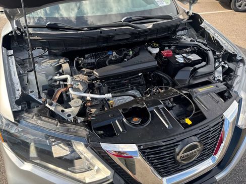 Used 2018 Nissan Rogue SV AWD/4WD image 45