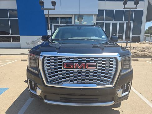 Used 2021 GMC Yukon Denali w/ Denali Premium Package RWD image 3