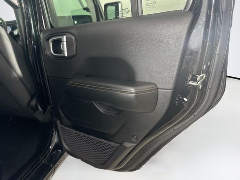 Used 2024 Jeep Wrangler Unlimited Sahara AWD/4WD image 27