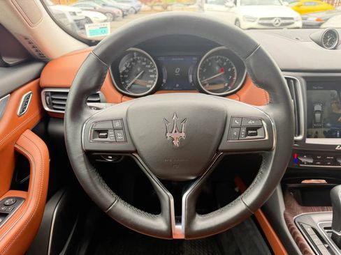 Used 2017 Maserati Levante w/ Luxury Package image 19