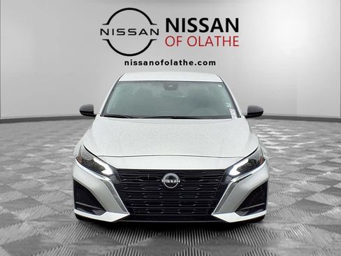Used 2024 Nissan Altima 2.5 SV FWD image 31