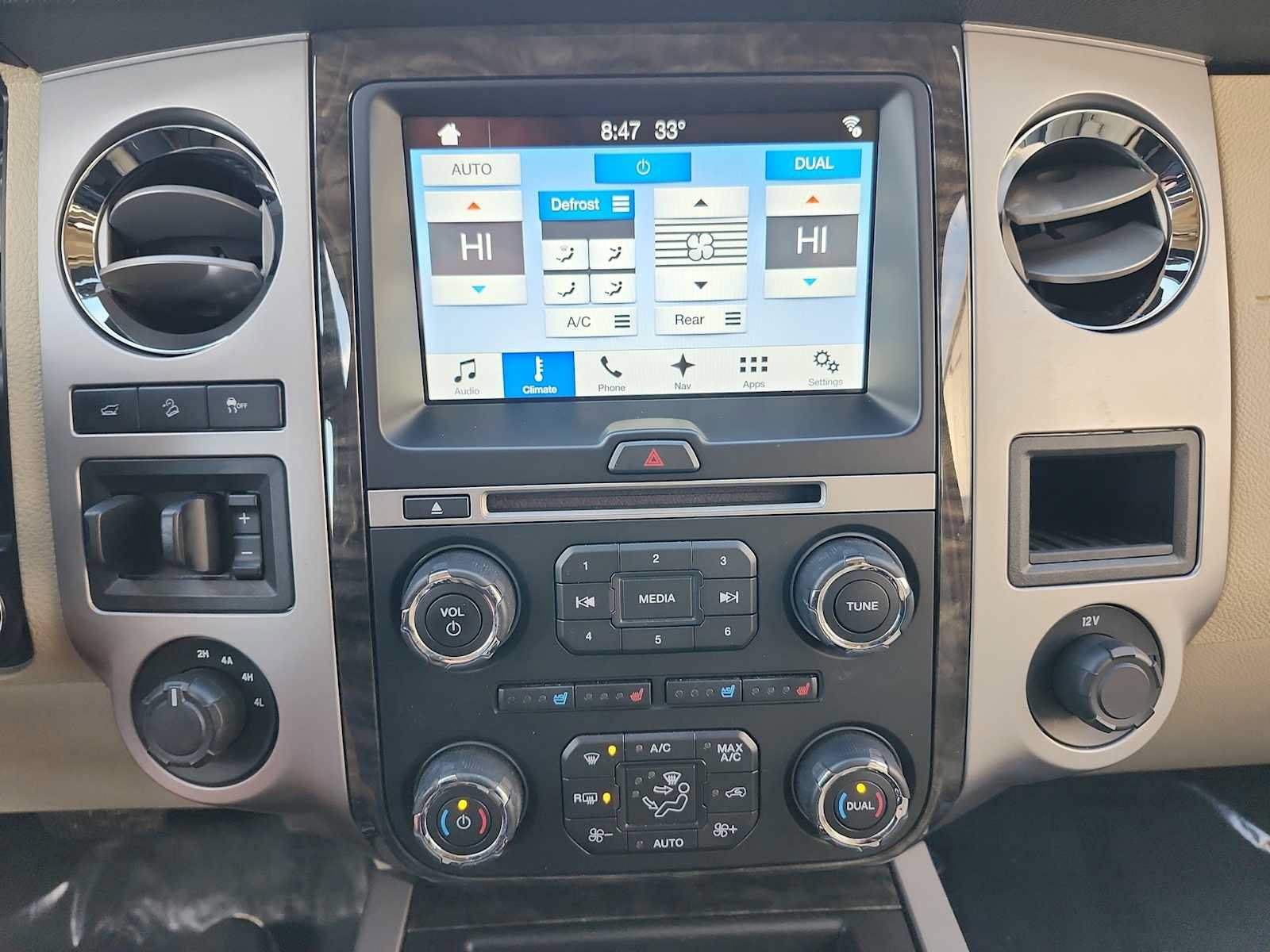 Used 2017 Ford Expedition EL Limited w/ Equipment Group 301A AWD/4WD image 16