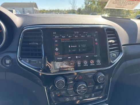 Used 2019 Jeep Grand Cherokee Altitude image 22