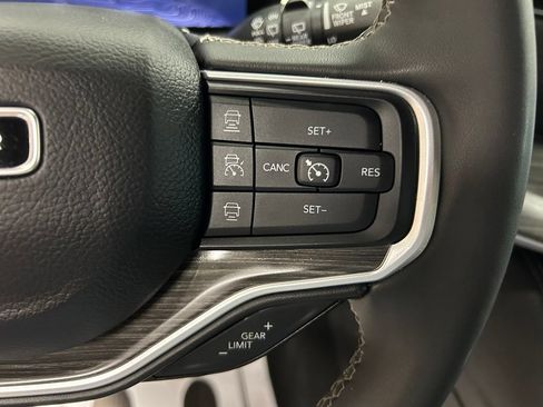 Used 2024 Jeep Wagoneer L Series II w/ Flexible Seating Group AWD/4WD image 13