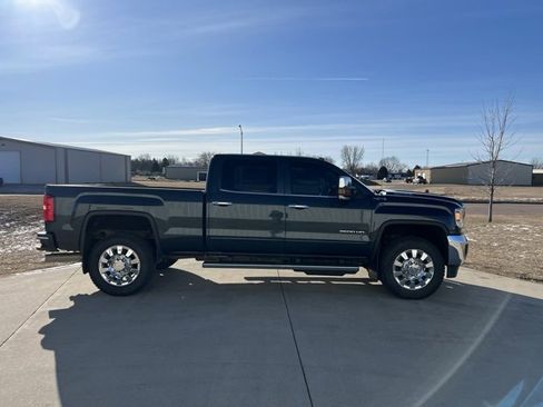 Used 2018 GMC Sierra 2500 SLE image 4