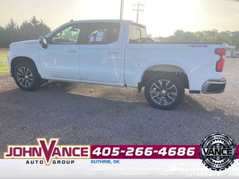 Used 2021 Chevrolet Silverado 1500 LT w/ Convenience Package II AWD/4WD image 2
