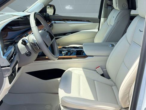 Certified 2026 Cadillac Escalade Platinum Sport w/ LPO, Floor Liner Package AWD/4WD image 5