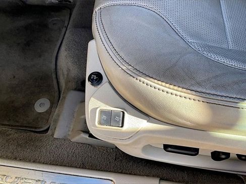 Used 2010 Ford Taurus Limited image 25